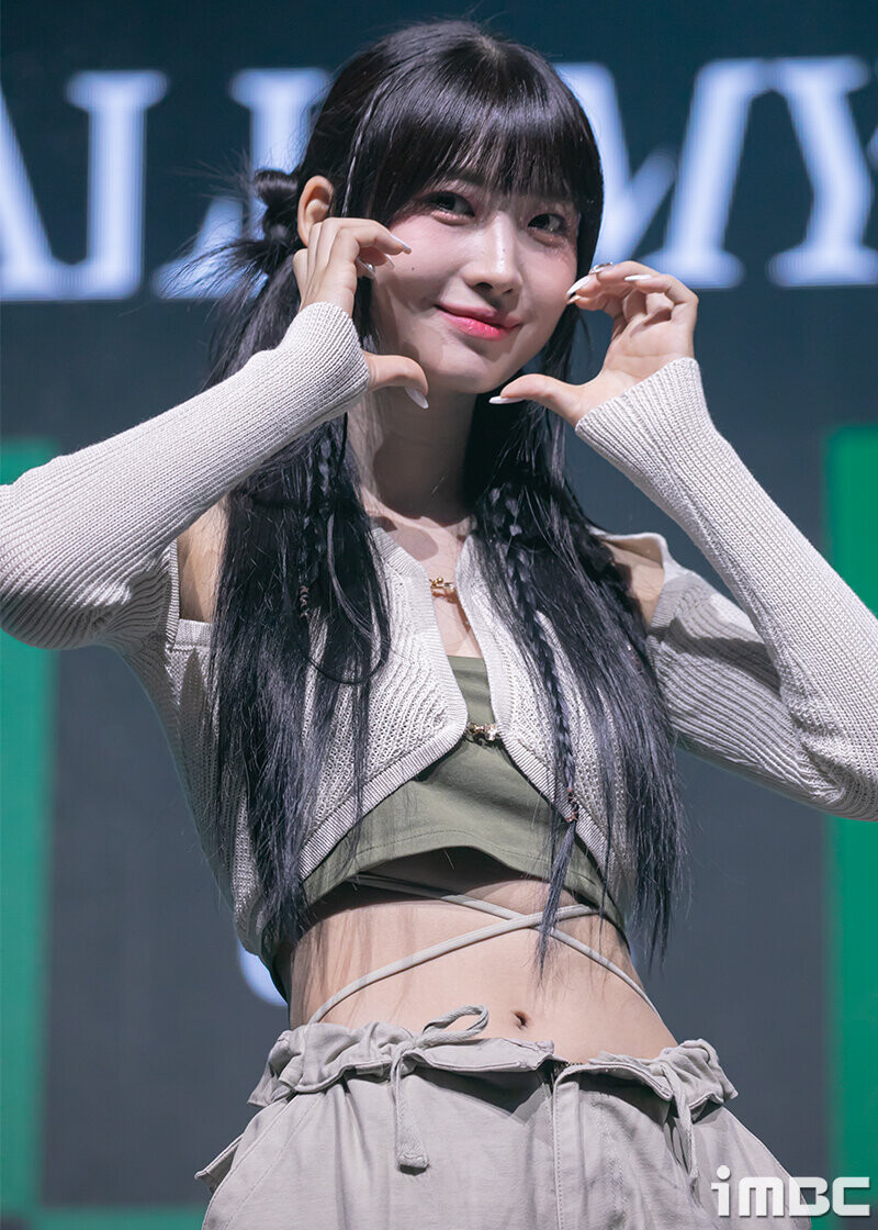 230818 EVERGLOW Sihyeon - 'ALL MY GIRLS' Showcase documents 2