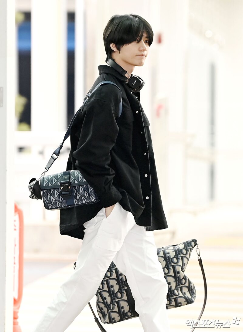 240117 TXT Beomgyu at Incheon International Airport documents 12