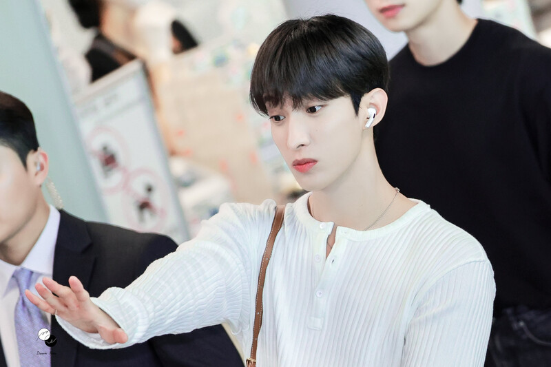 240625 SEVENTEEN DK at Incheon International Airport documents 6