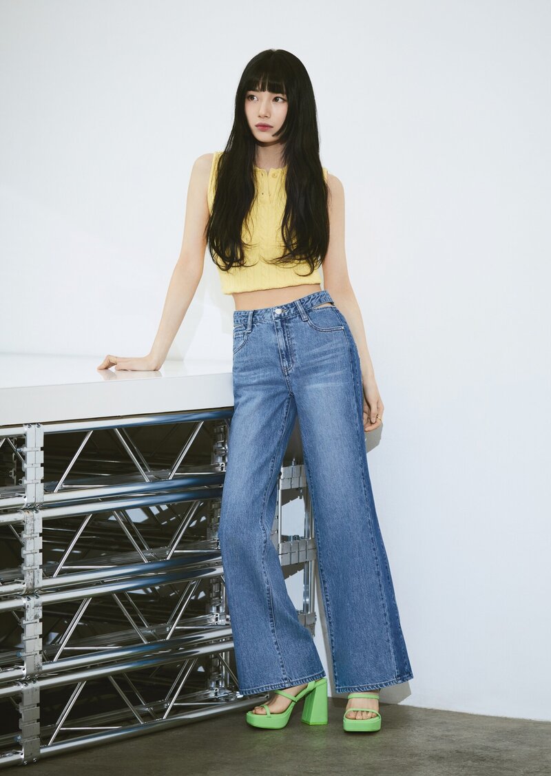 Bae Suzy for Guess 2023 SS Collection "Swing Into Summer" documents 3