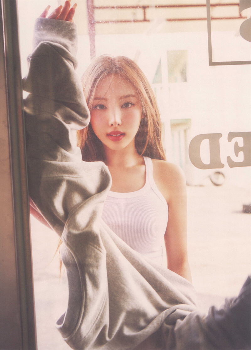 NAYEON 2nd Mini Album 'NA'  SCAN Photobook documents 2