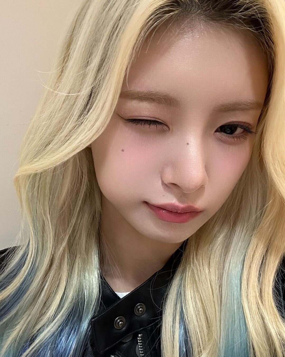 231006 EVERGLOW Yiren Instagram Update | kpopping