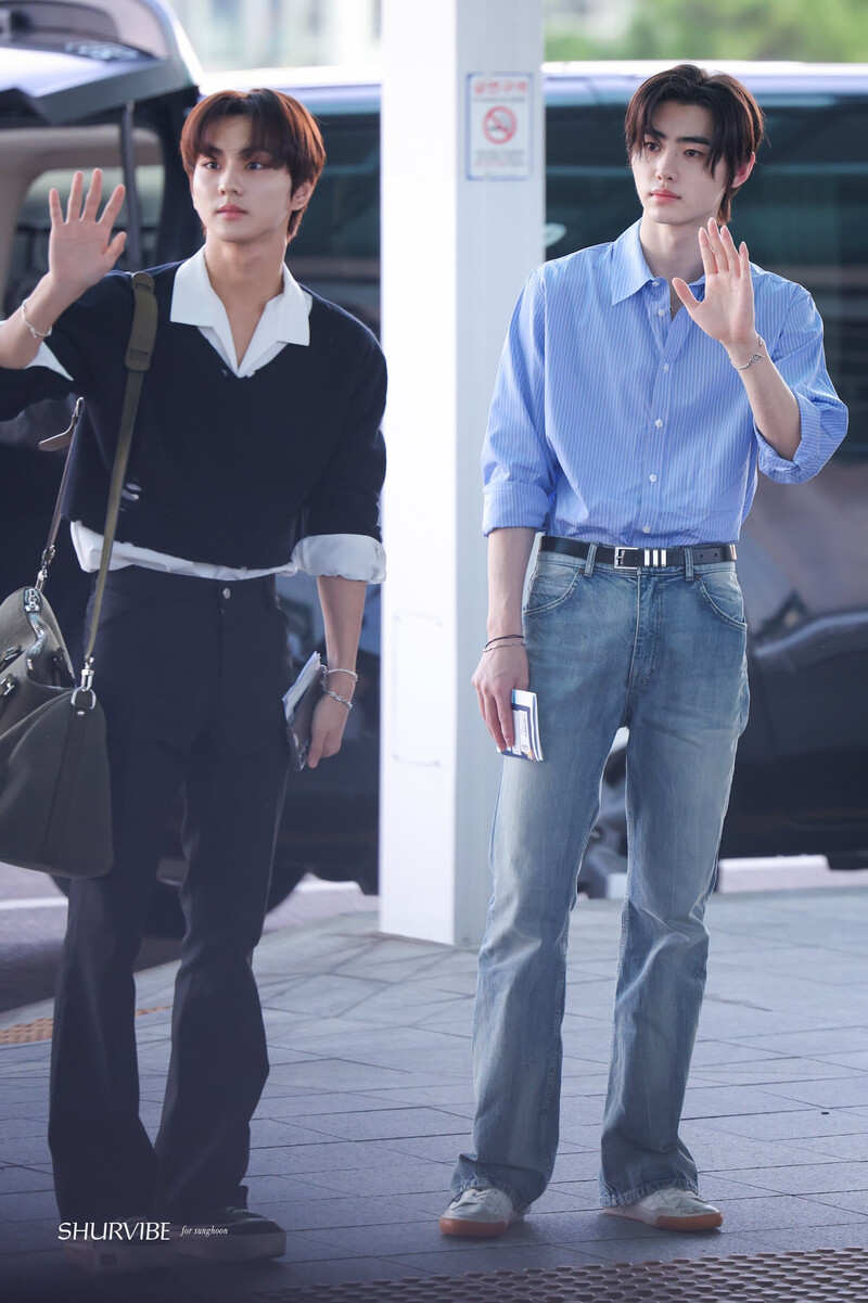 230826 JUNGWON, SUNGHOON AT INCHEON INTERNATIONAL AIRPORT documents 1