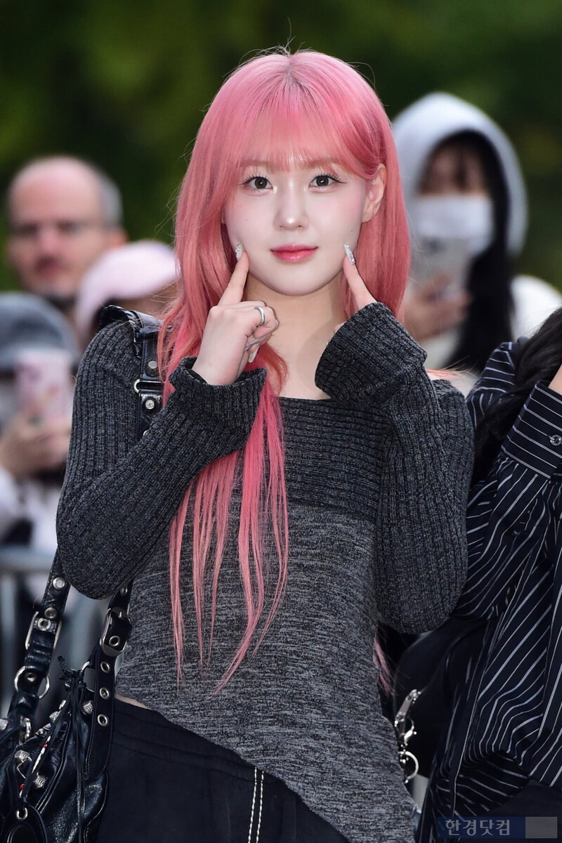 241101 KEP1ER Chaehyun at Music Bank Commute documents 1