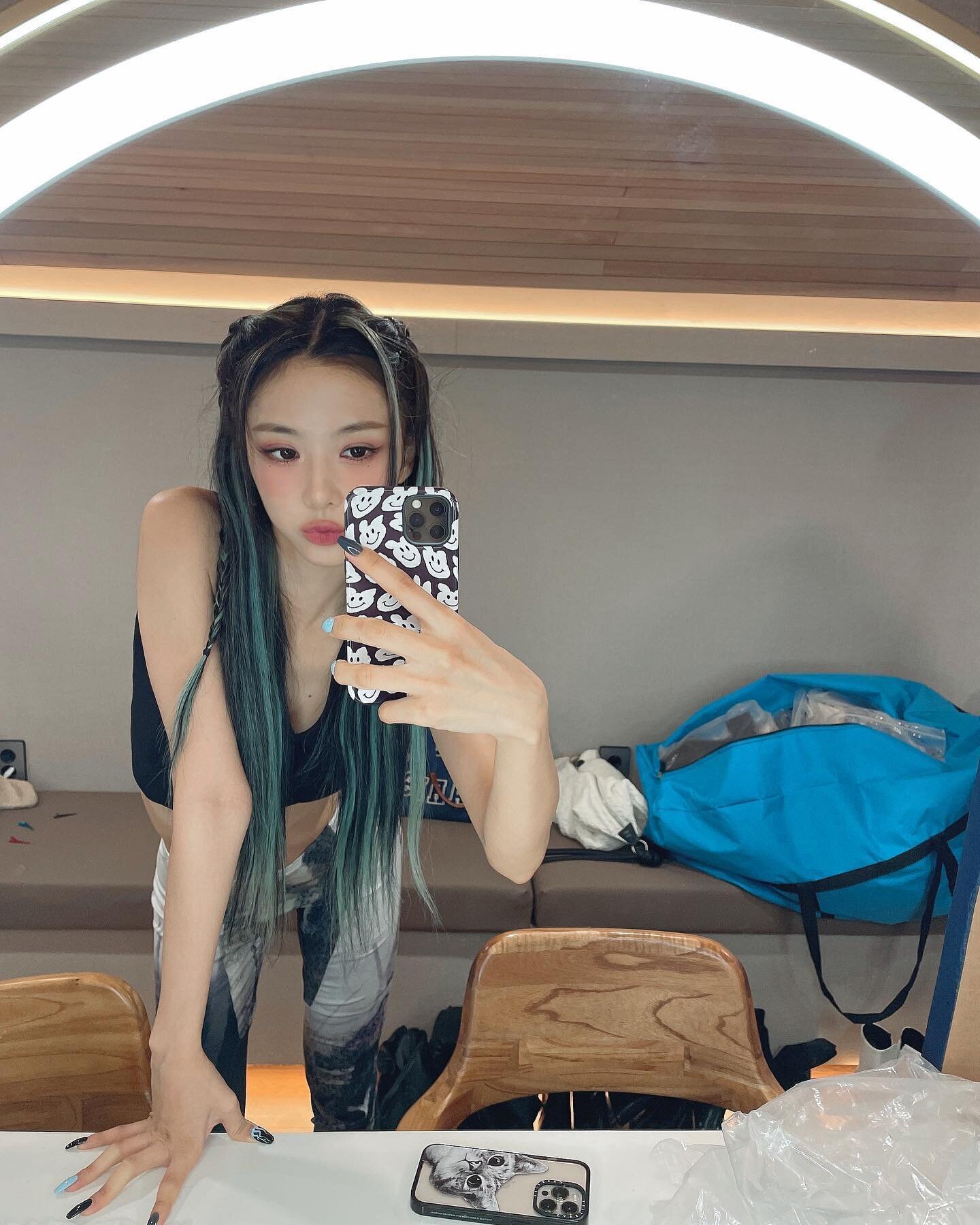 Instagram  Mirror selfie, Korean girl, Women