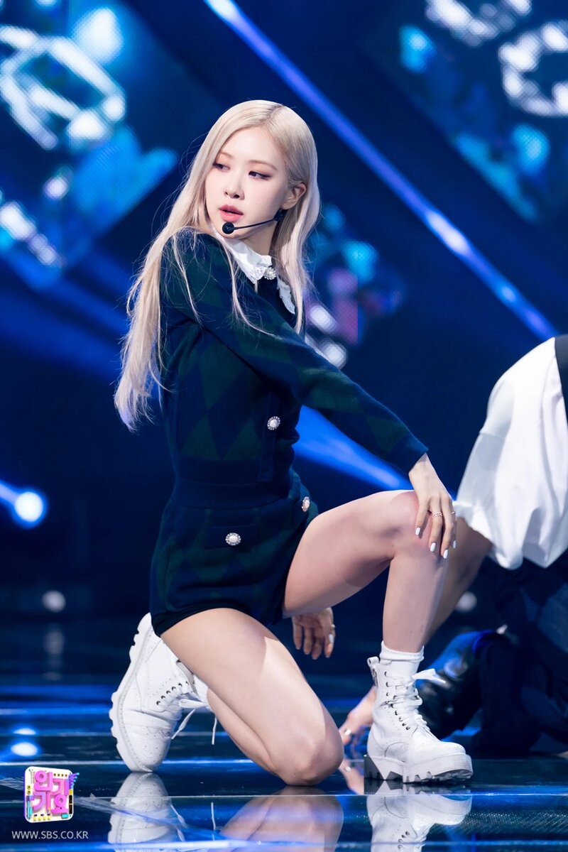 210404 Rosé - 'On The Ground' at Inkigayo documents 10