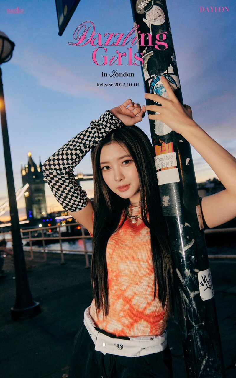 Kep1er - 1st PHOTOBOOK 'Dazzling Girls in London' Previews documents 14