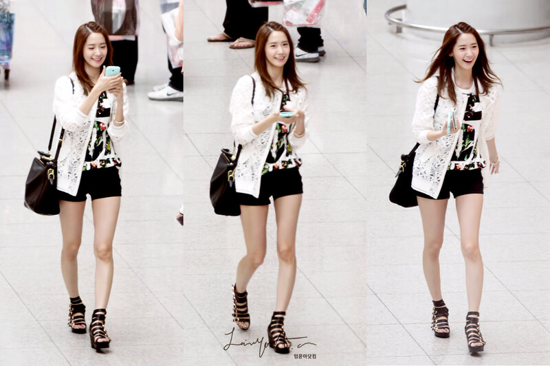 130526 Girls' Generation YoonA at Incheon Airport documents 3