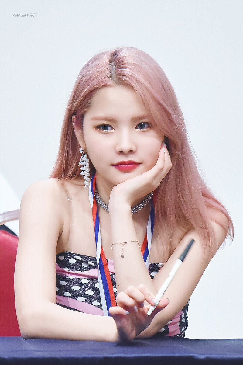 190817 Weki Meki Rina at 'WEEK END LOL' Shim Seok Hall Fansign documents 4