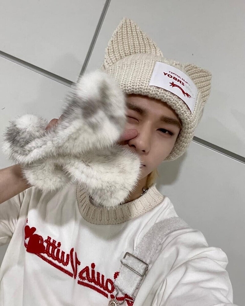 220101 Stray Kids Hyunjin Instagram Update documents 3