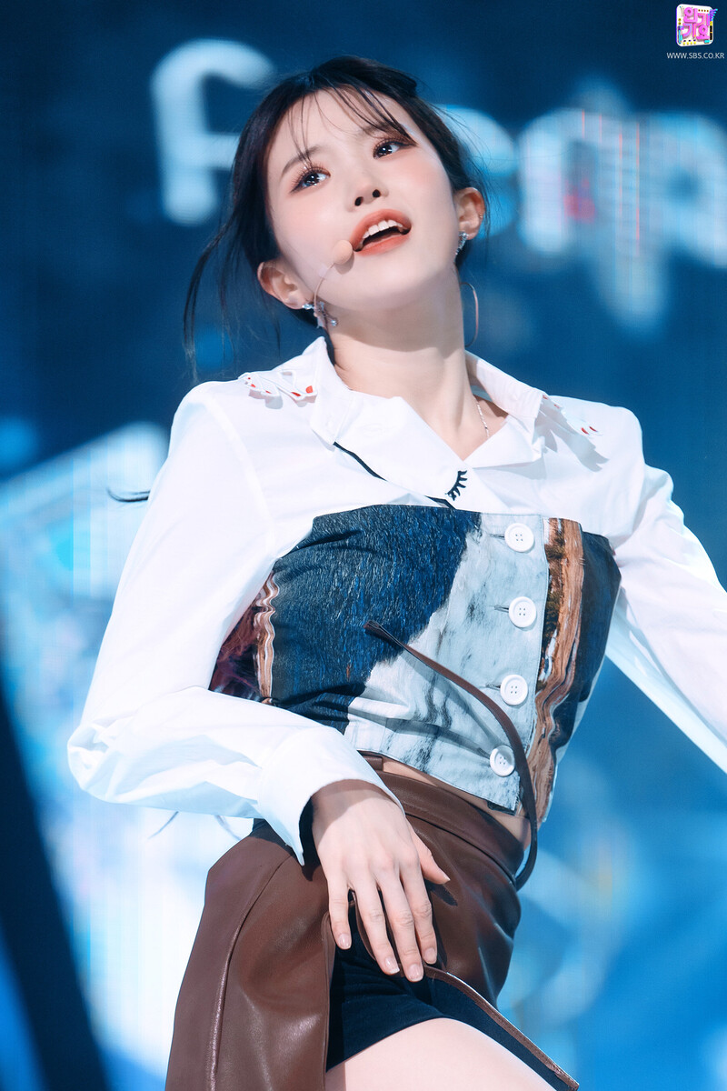 220130 fromis_9 Hayoung - 'DM' at Inkigayo documents 10