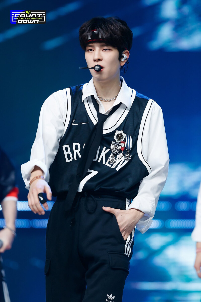 220407 SEUNGMIN- STRAY KIDS 'MANIAC' at M COUNTDOWN documents 5