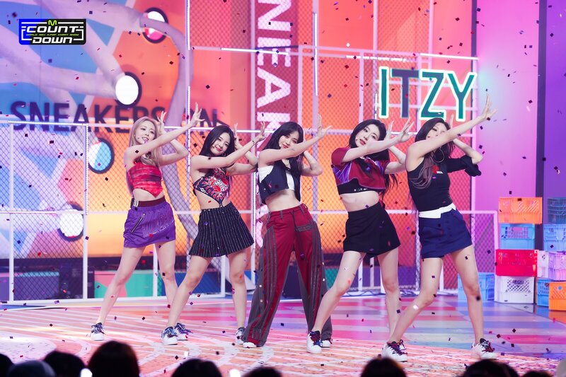 220721 ITZY - 'SNEAKERS' at M Countdown documents 7