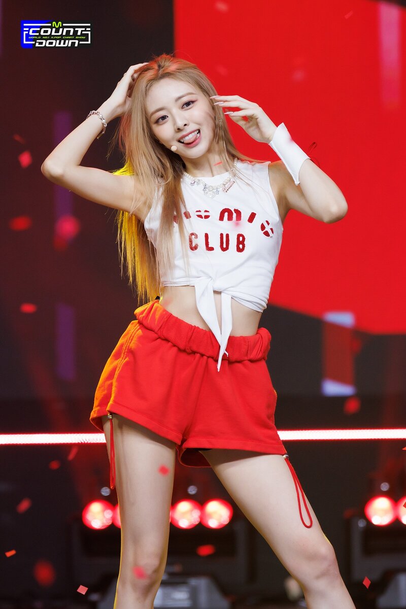 220728 ITZY Yuna - 'SNEAKERS' at M Countdown documents 12