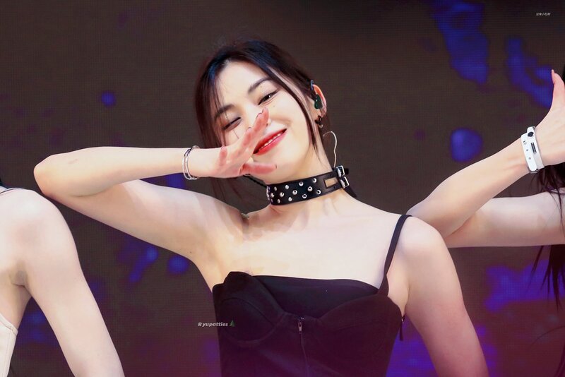 230520 ITZY Ryujin - Head In The Clouds Festival documents 1