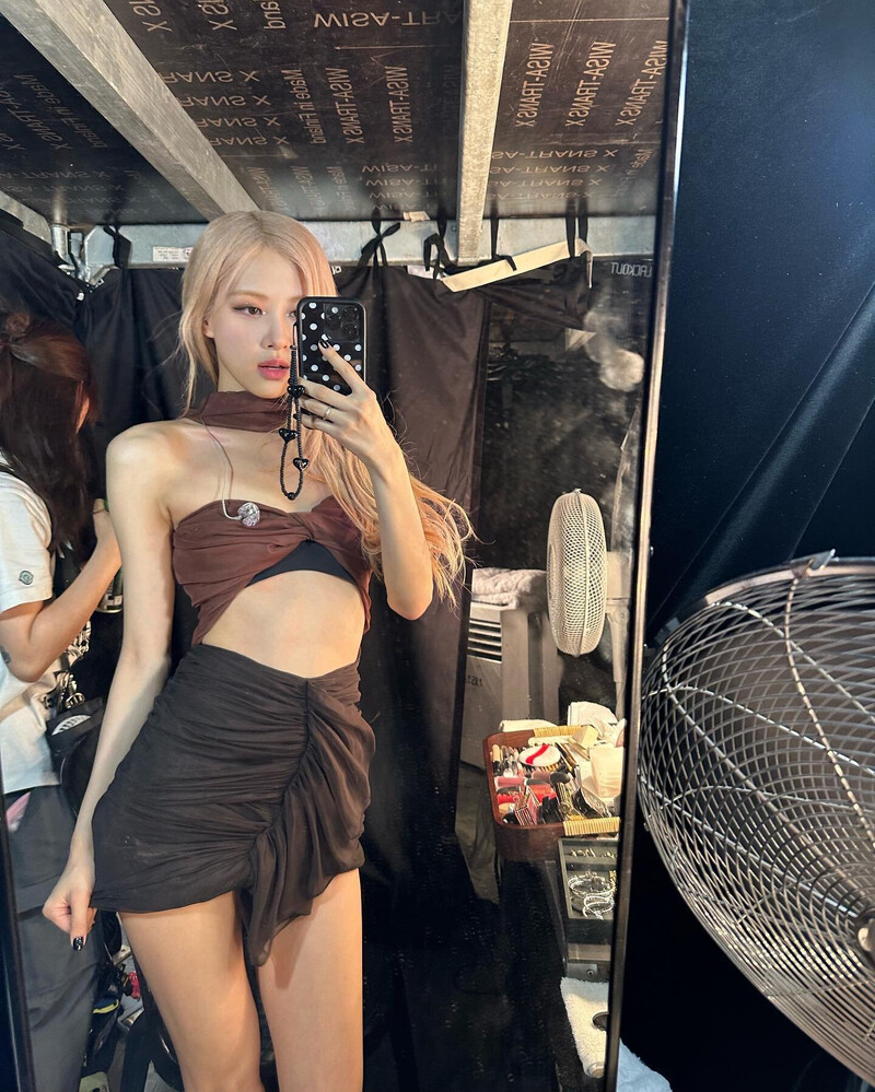 230729 - ROSÉ Instagram Update documents 6