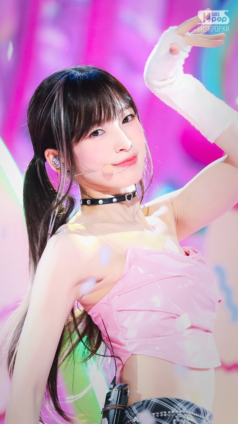 230730 OH MY GIRL Arin - 'Summer Comes' at Inkigayo documents 5