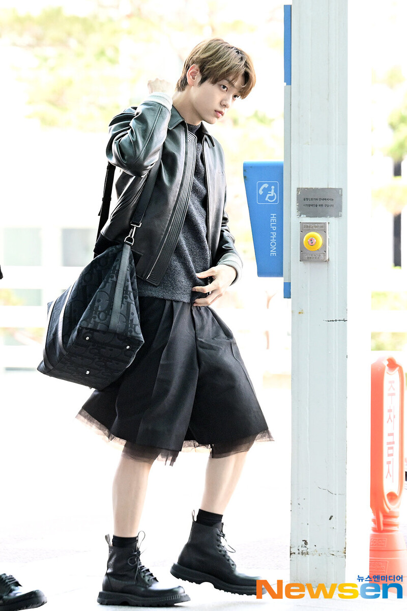 240619 TXT Soobin at Incheon International Airport documents 6