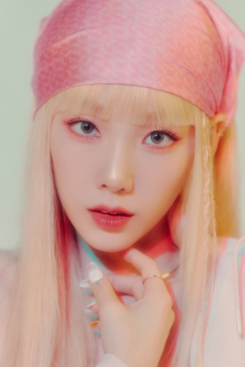 Taeyeon 'Weekend' Concept Teaser Images documents 3