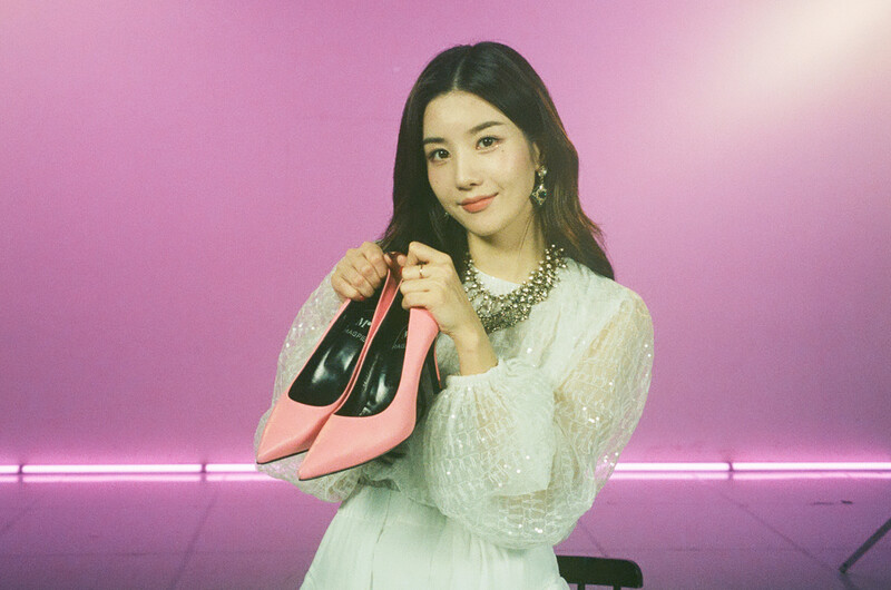 210930 MPD Twitter Update - September Film Camera - Kwon Eunbi documents 1