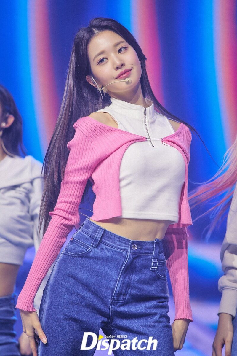 220406 IVE Wonyoung - "LOVE DIVE" Showcase Rehearsal by Dispatch documents 7
