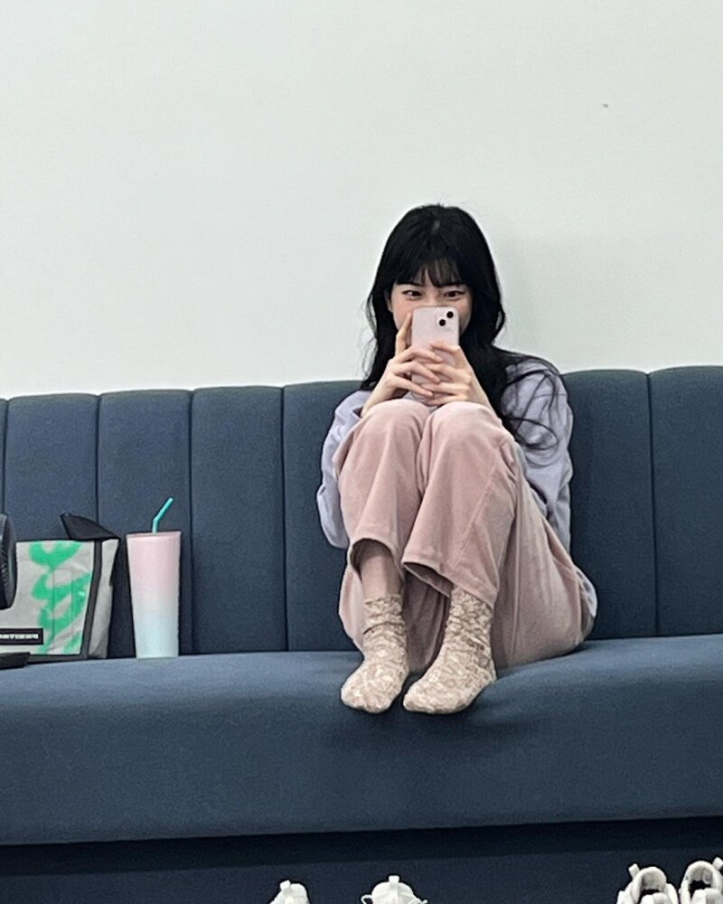 221119 Bae Suzy Instagram Update documents 8