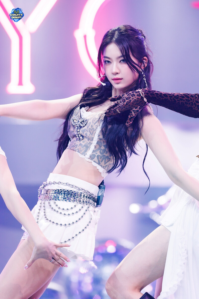 240704 STAYC Isa - 'Cheeky Icy Thang' at M Countdown documents 11