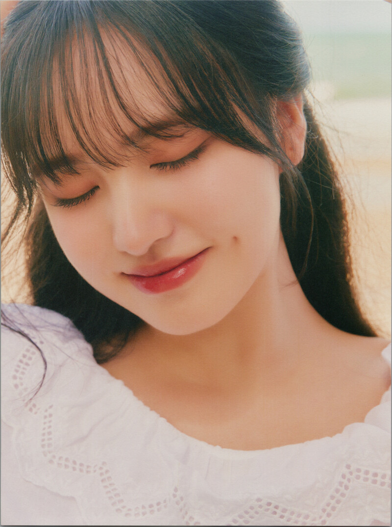 IVE - 1st Photobook 'A Dreamy Day' [SCANS] documents 10