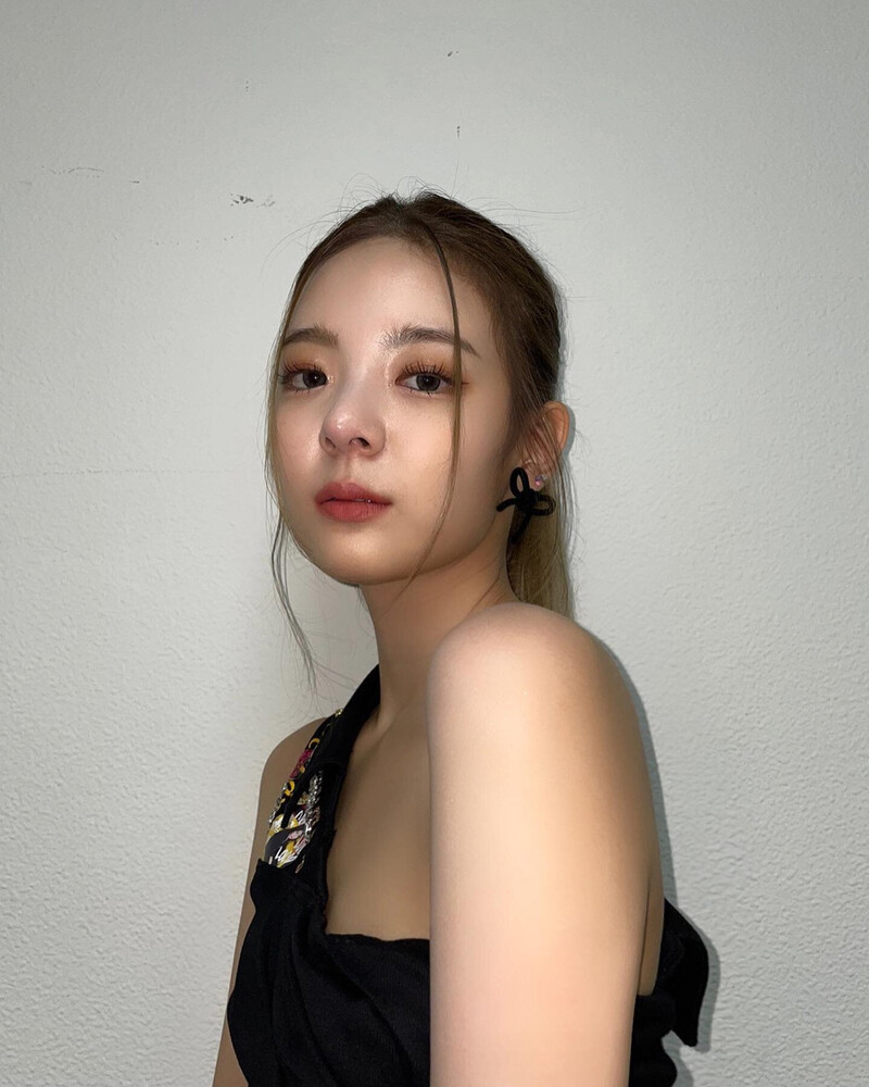 211007 ITZY Instagram Update - Lia documents 14