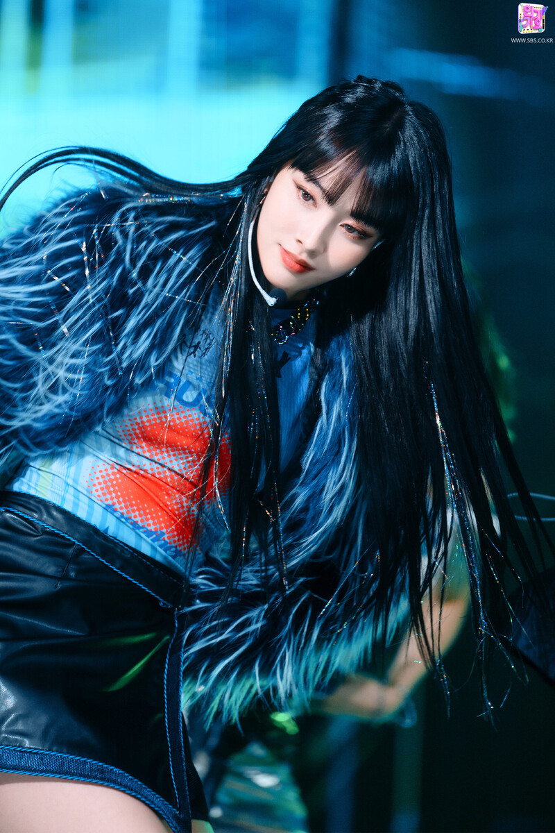 220306 STAYC Yoon - 'RUN2U' at Inkigayo documents 6