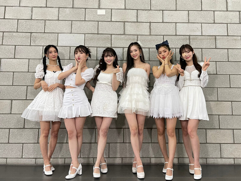 220405 OH MY GIRL SNS Update at The Show documents 2