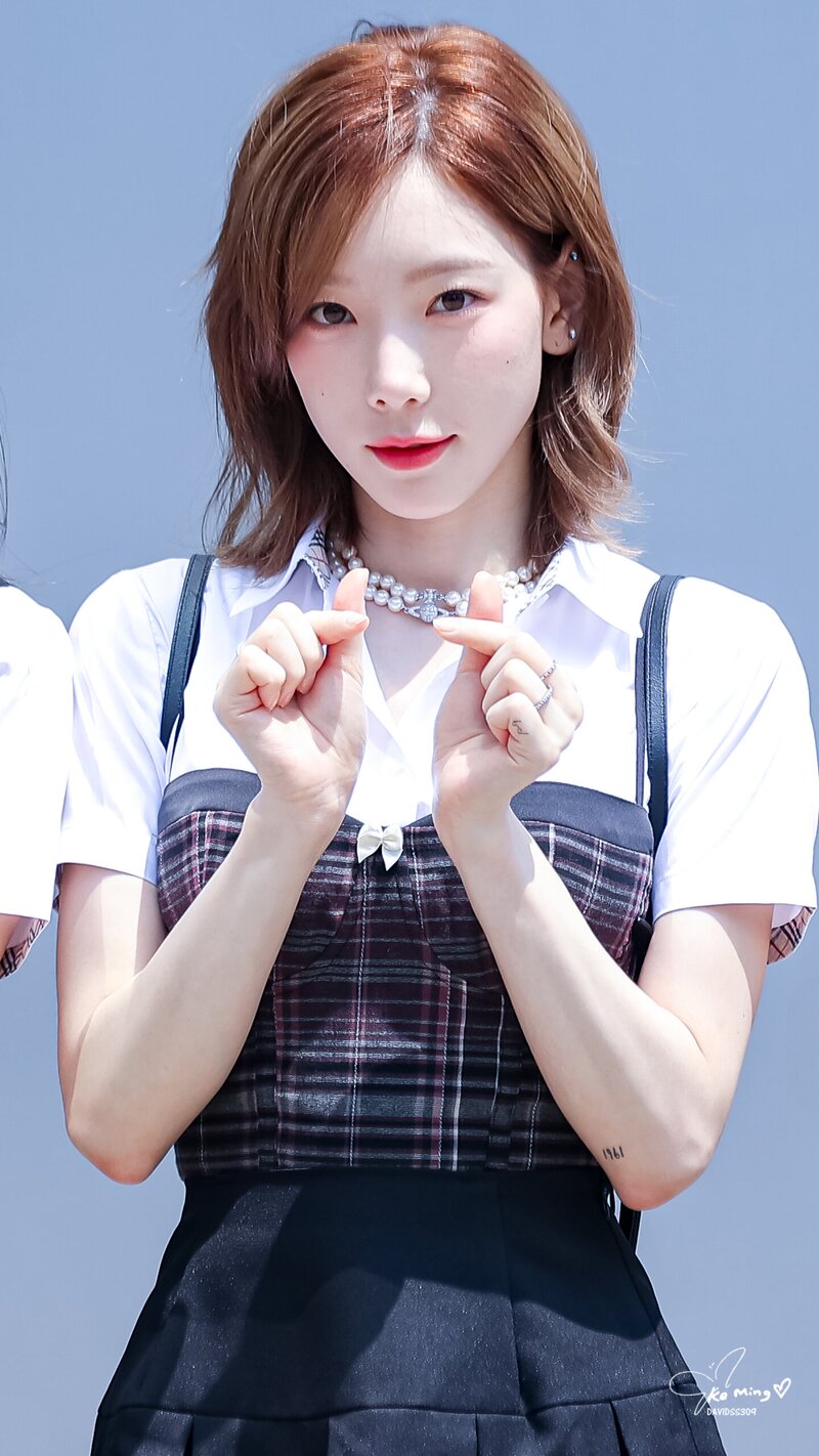 220728 SNSD Taeyeon - 'Knowing Bros' Filming documents 23