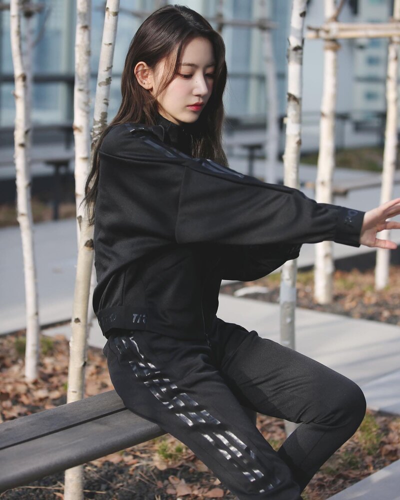230218 LE SSERAFIM Sakura Instagram Update - Adidas Ad documents 2