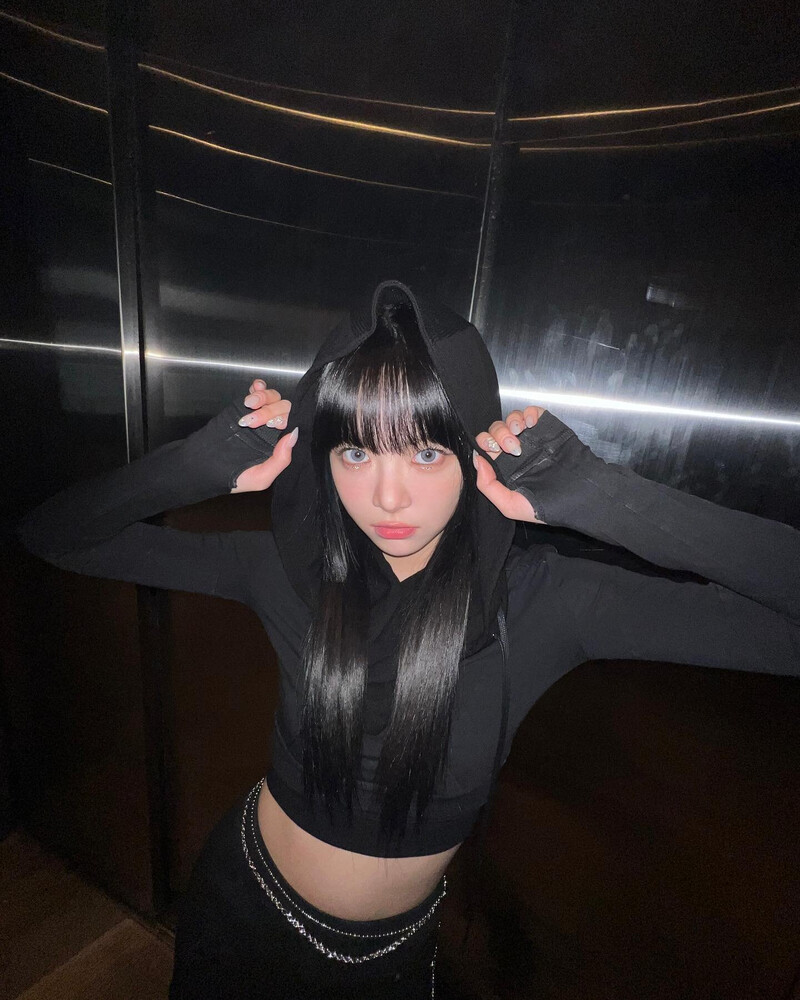 230511 LE SSERAFIM Eunchae Instagram Update documents 5