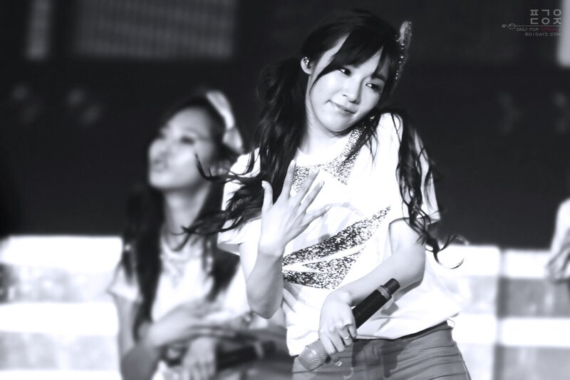 130609 Girls’ Generation Tiffany at Girls & Peace World Tour in Seoul documents 6
