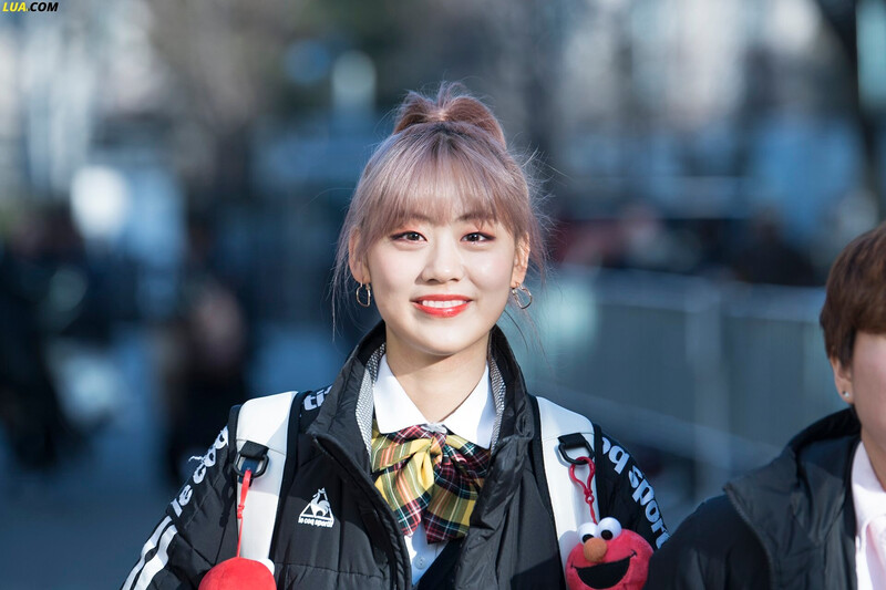 180309 Weki Meki Lua at Music Bank documents 2