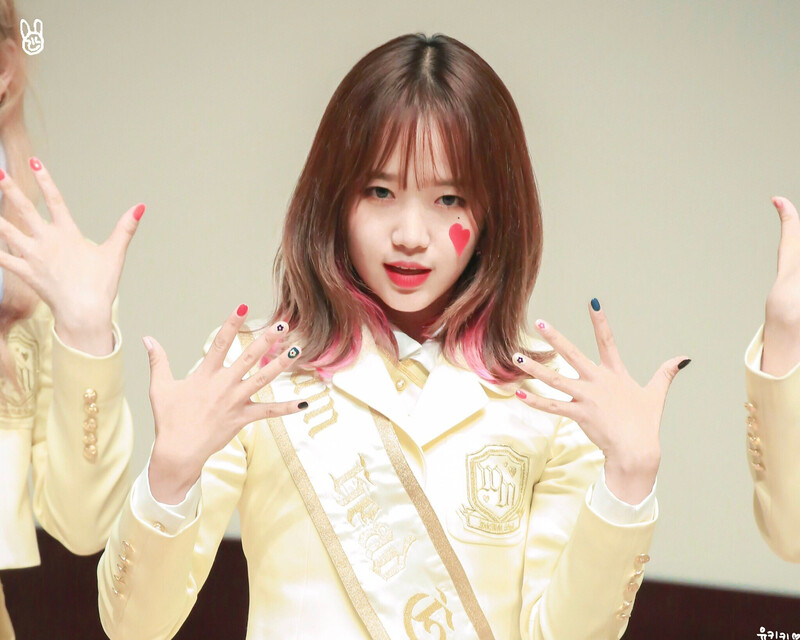 190608 Weki Meki Yoojung at 'LOCK END LOL' Fansign documents 2