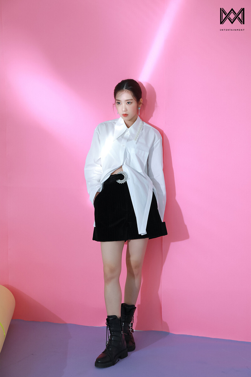 211214 WM Naver Post - OH MY GIRL Jiho - Y Magazine Behind documents 10