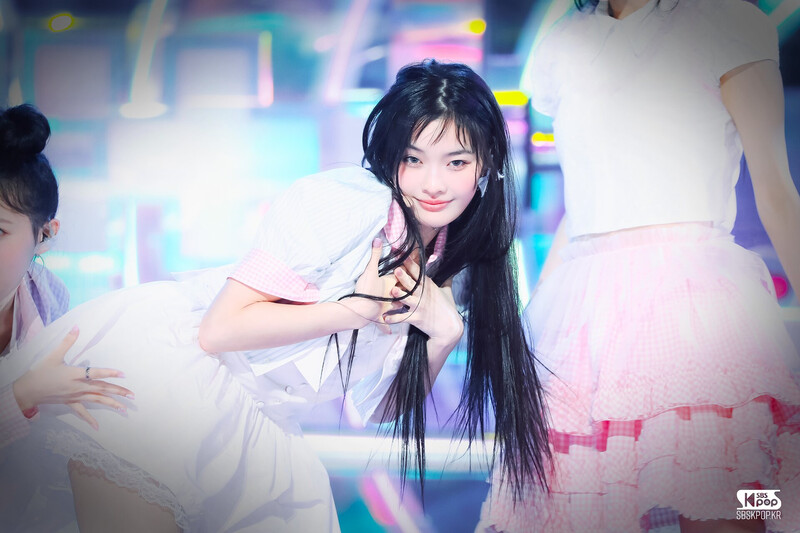 240331 ILLIT Iroha - ‘Magnetic’ at Inkigayo documents 5