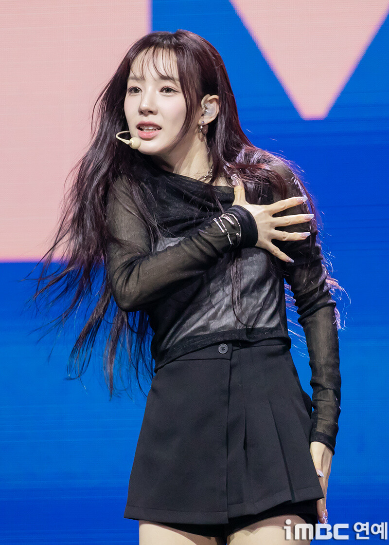 241125 izna Ryu Sarang - at First mini-album 'N/a' Showcase Event documents 5