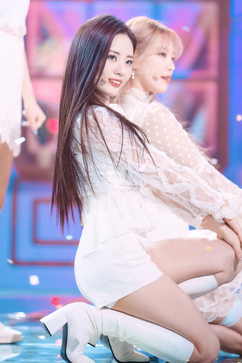 220123 fromis_9 Jiwon - 'DM' at Inkigayo documents 11