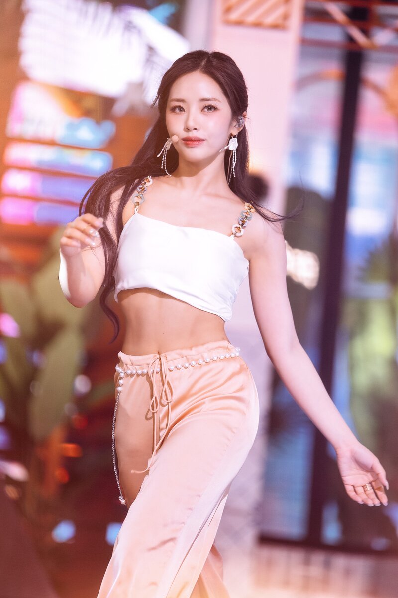 220703 fromis_9 Jiwon - 'Stay This Way' at Inkigayo documents 11