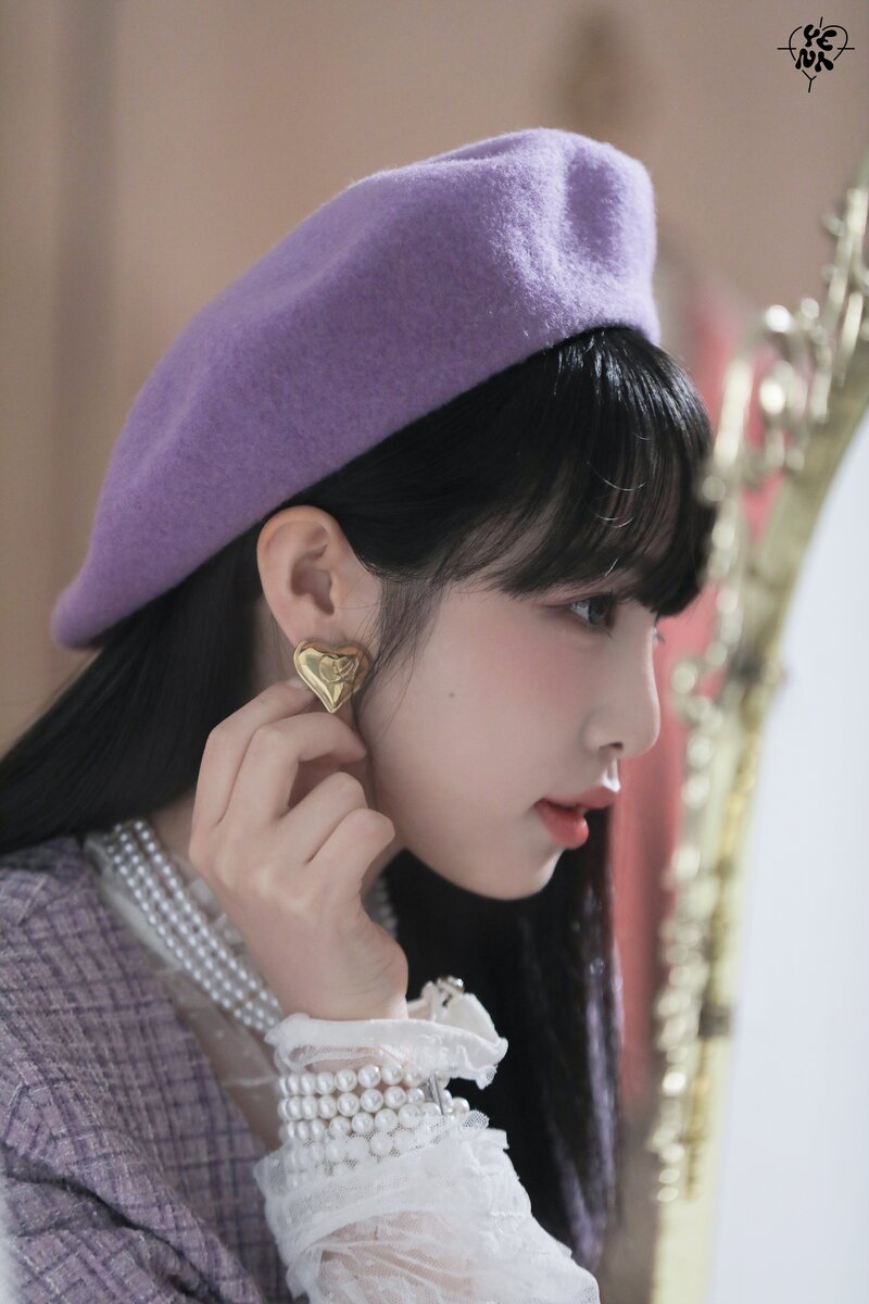 221129 Yuehua Entertainment Naver Update - YENA - Universe 'Color of YENA #VIOLET' Behind documents 6