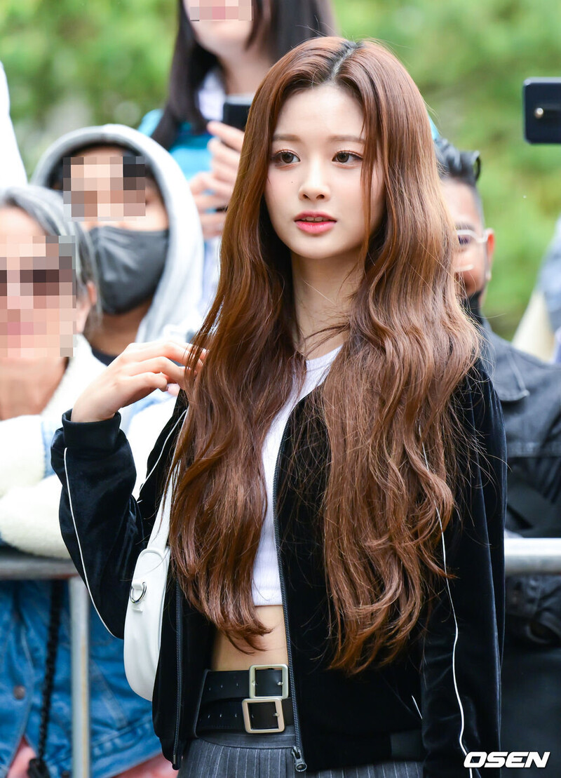 230414 NMIXX Sullyoon - Music Bank Commute | kpopping