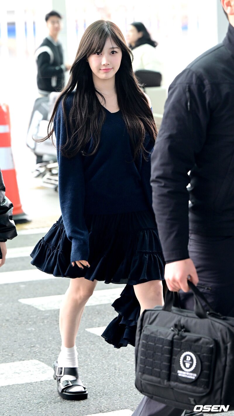240229 GISELLE at the Incheon International Airport documents 11