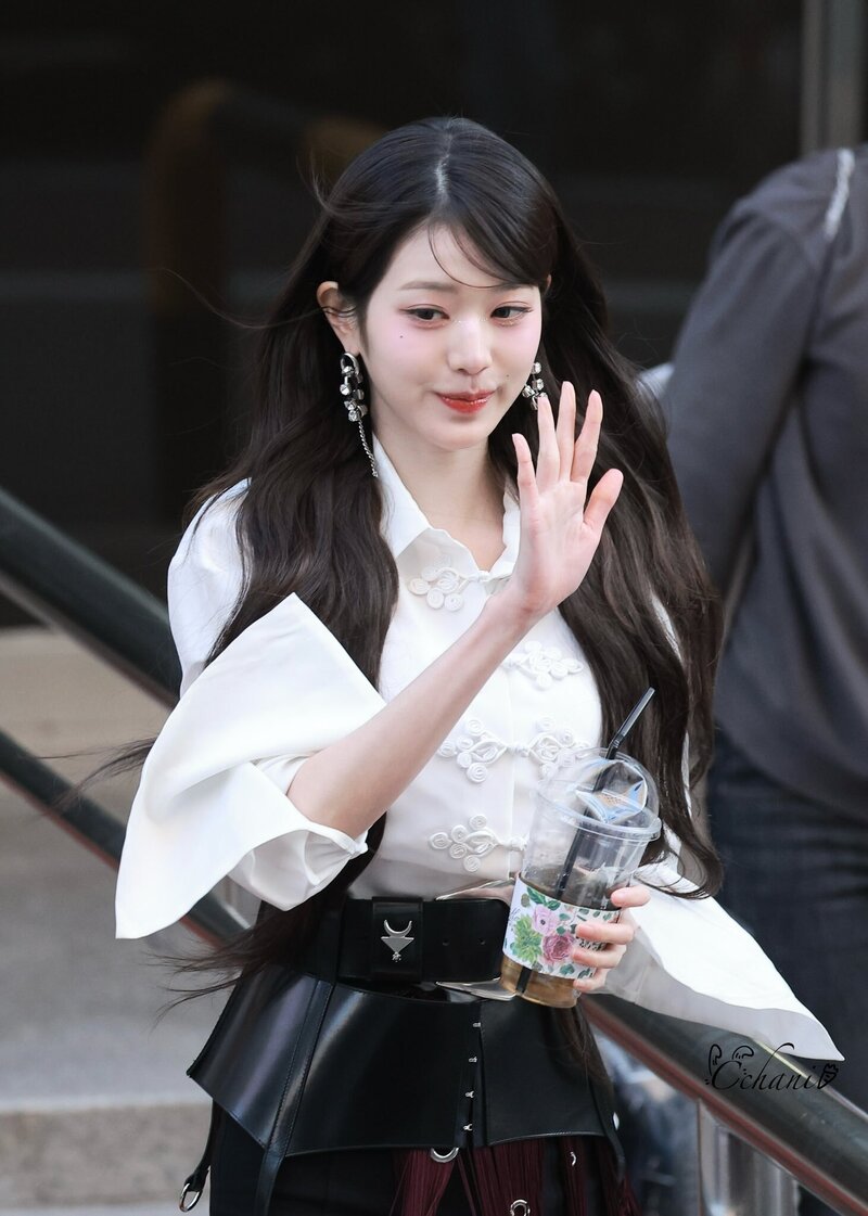 240503 WONYOUNG - Music Bank Commute and Fansign Event documents 12