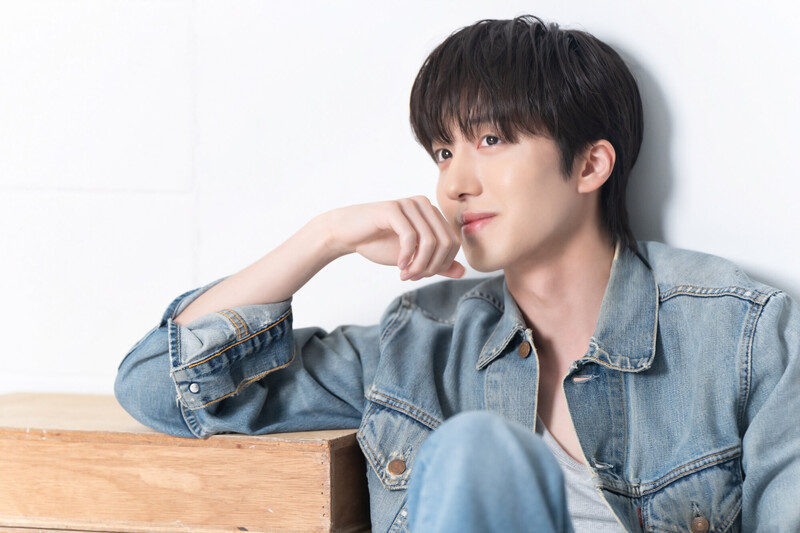 240613 - Naver Article - Actor SF9 Chani and Hwiyoung  behind photos documents 12