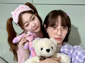 230719 Billlie Twitter Update - Tsuki and Moon Sua