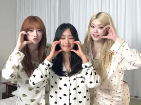 231027 Apink BOMI YouTube community update with Billlie TSUKI & HARUNA