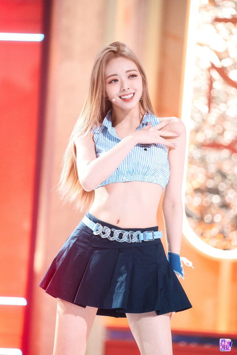 220717 ITZY Yuna - Sneakers at SBS Inkigayo documents 13